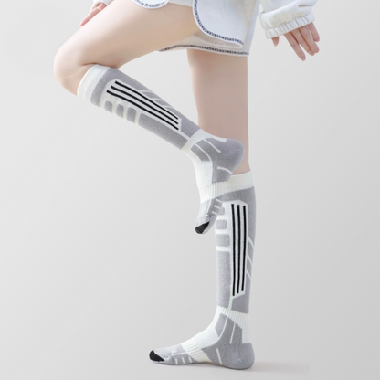 Women’s merino ski socks with seamless anti blister toe for long days on the slopes