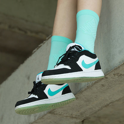 Breathable basketball socks with mesh ventilation for cooling airflow