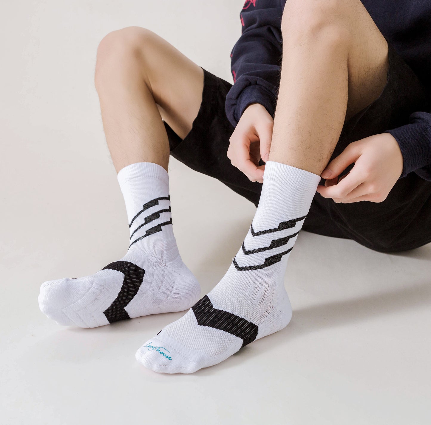 Durable men’s crew running socks NZ made with moisture wicking nylon cotton blend