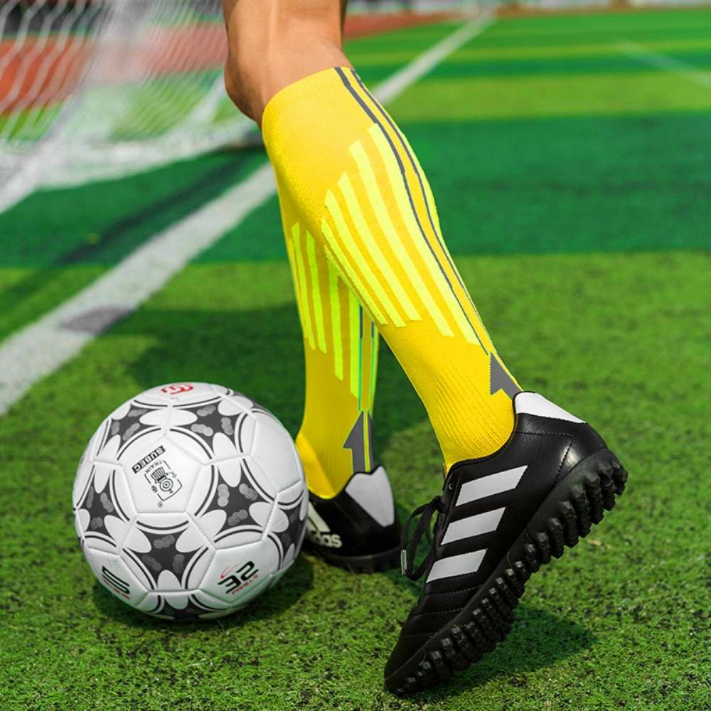 Men’s football boot socks with padded heel and toe cushioning