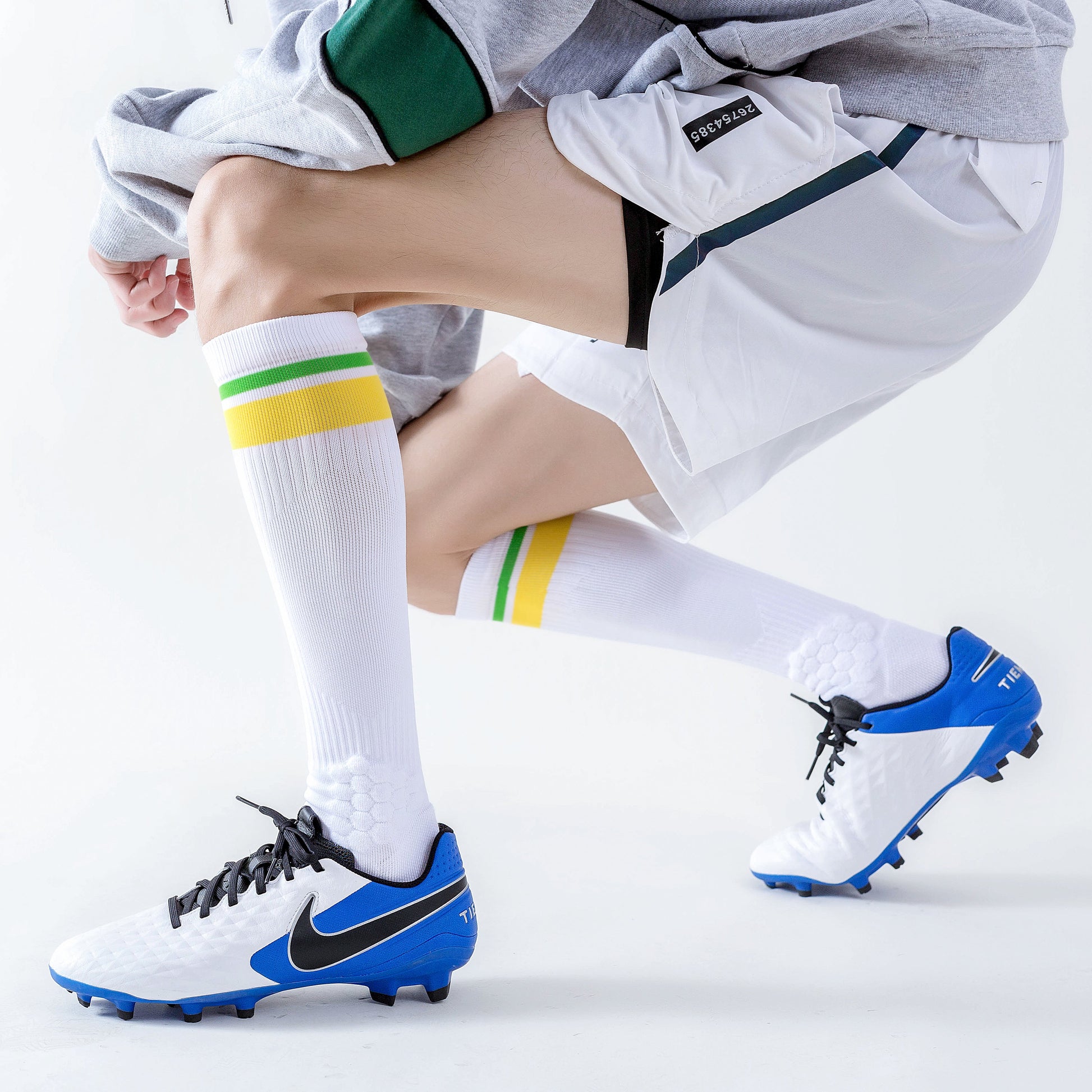 Breathable men’s football socks for soccer training and matches