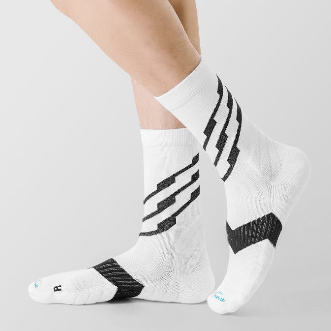 Seamless toe men’s running socks designed to prevent blisters and irritation