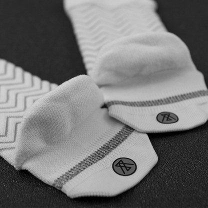 Seamless toe low cut running socks designed to prevent blisters