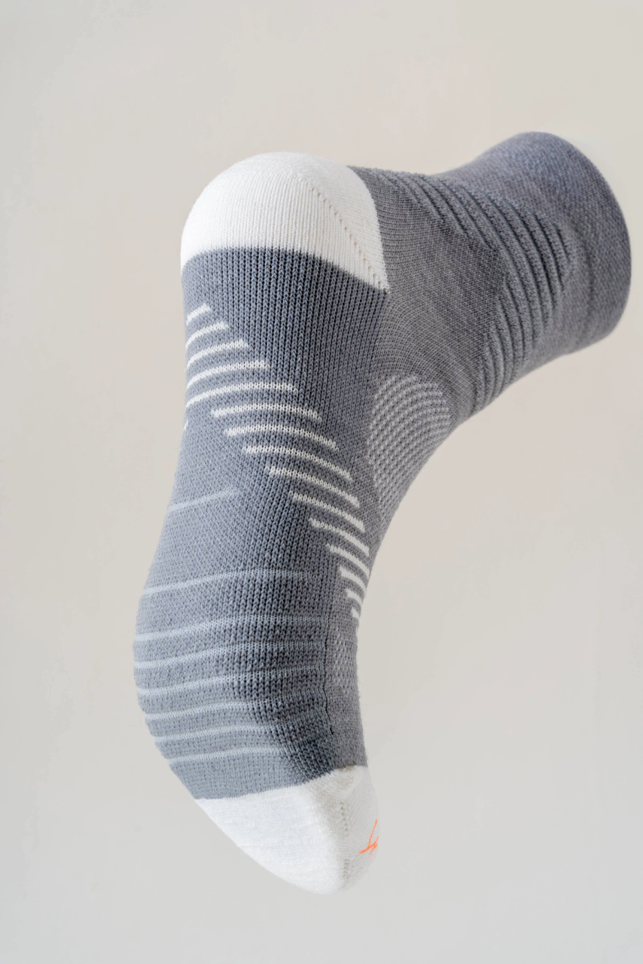 3D Heel Cushion Support Enhances impact absorption and long-distance comfort